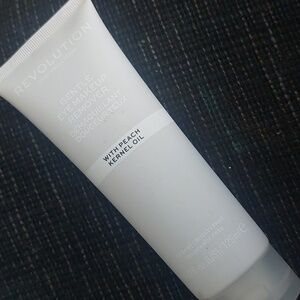 Makeup Revolution‎ eye makeup remover